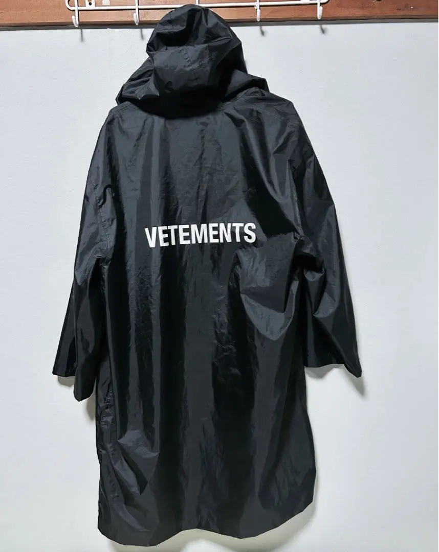 2026年最新】vetements レインコートの人気アイテム - メルカリ