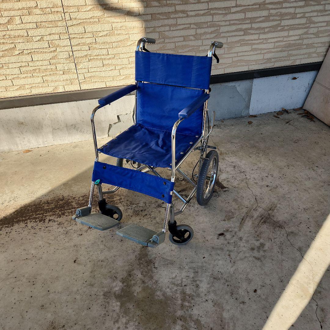 青い折りたたみ式介助用車椅子 車椅子 介助用 介助 非課税 車いす 車イス 折りたたみ 折り畳み