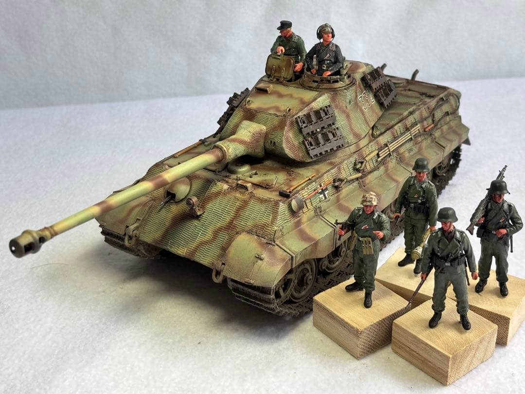 1/35 ドイツ陸軍キングタイガー重戦車プラモデル完成品 ドイツ重戦車 キングタイガー (ヘンシェル砲塔) (プラモデル) - ホビー