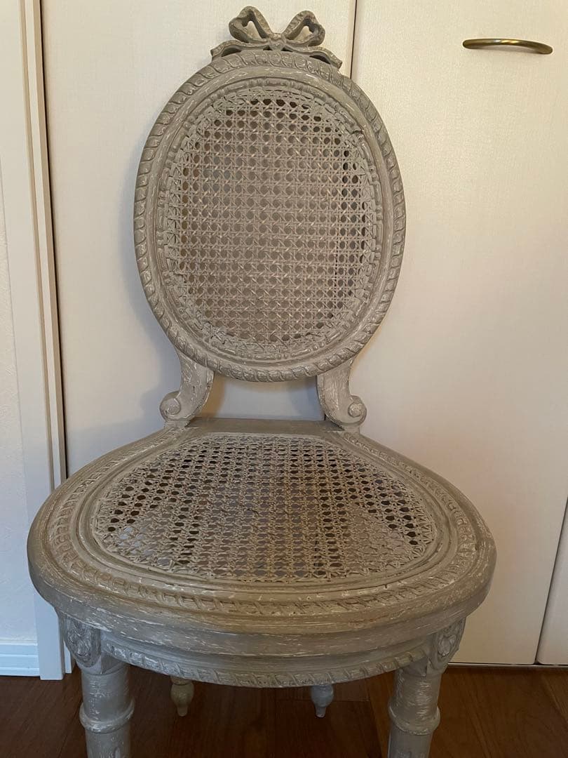 【舞子さま専用】　 コクシグル　リボンチェア　⑵ 千島柄ロッキングチェア | 個性的な柄と快適な揺れ心地が魅力 – CAGUUU