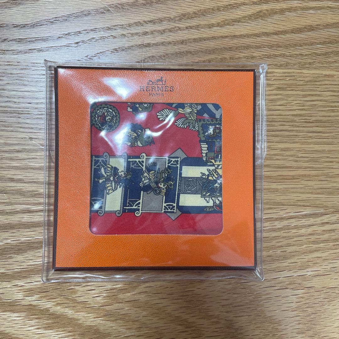 Hermès シルク ハンカチ レッド ネイビー HERMÈS Petit Carre handkerchief in Navy and Red Silk - GINZA