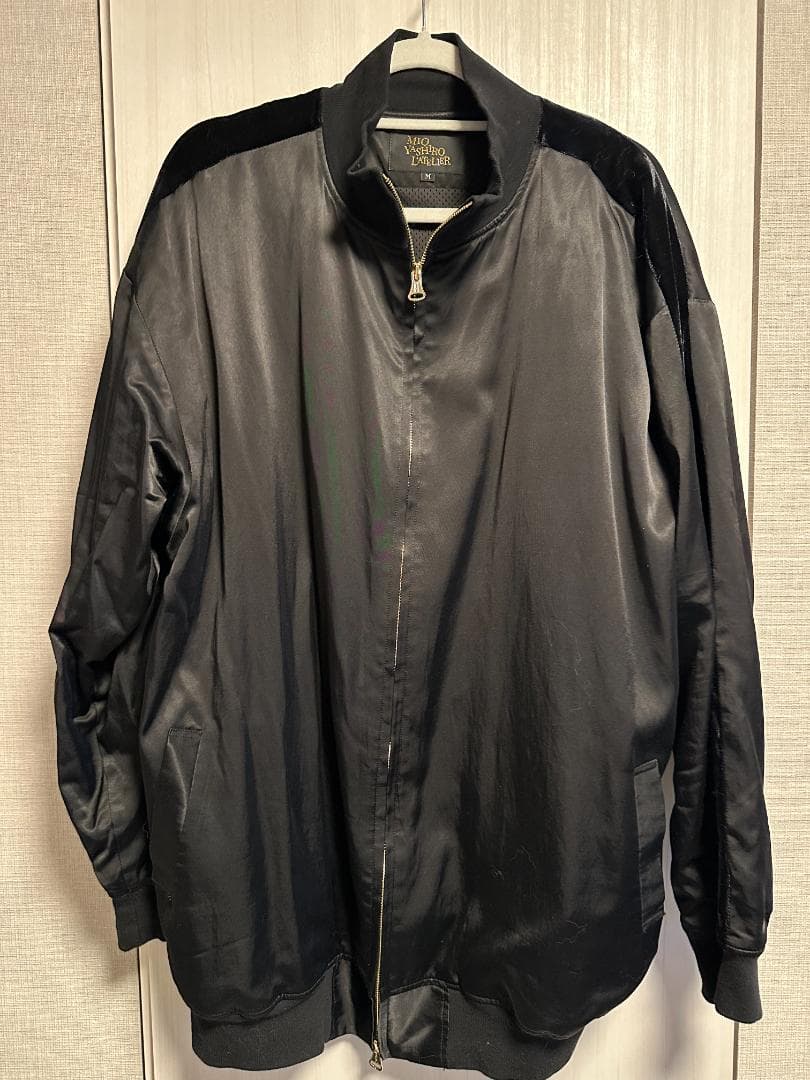 MIO YASHIRO LA TAILIER サテンジャージビッグシルエット