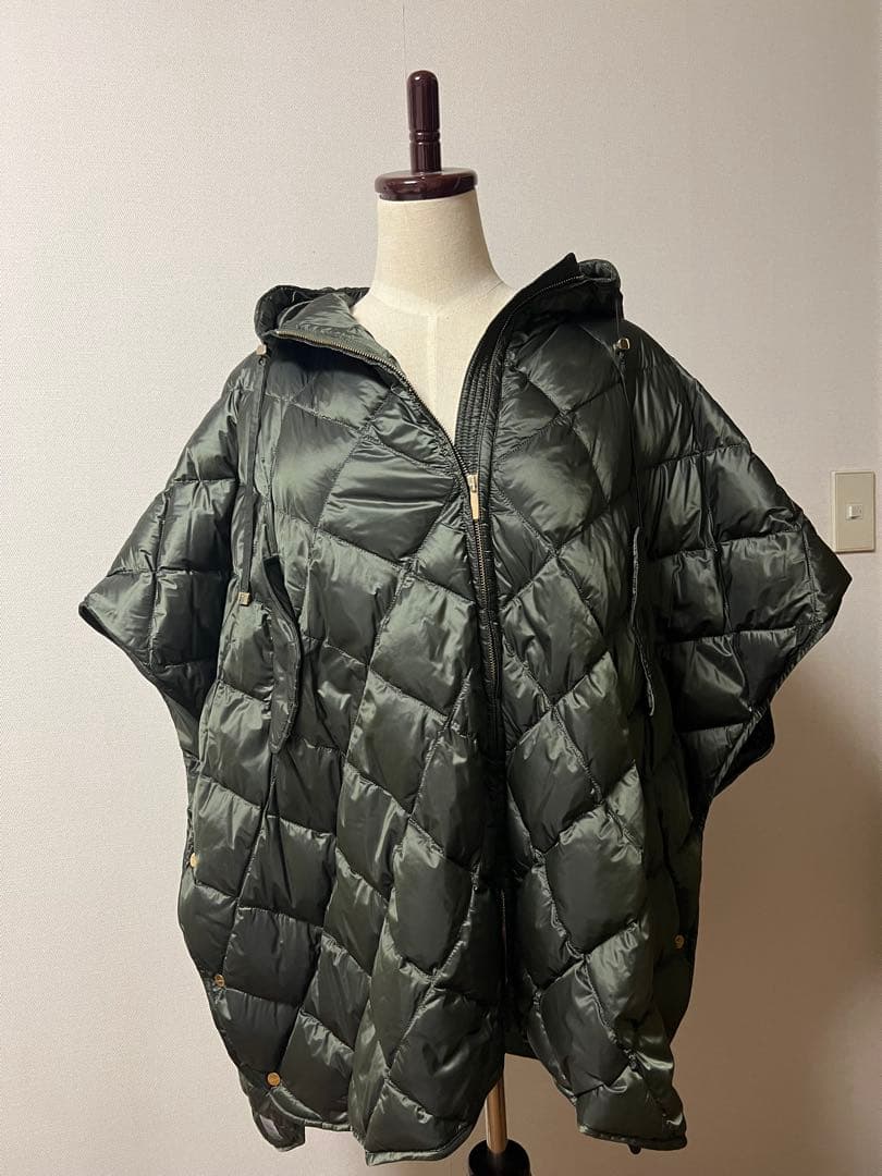 宝物マックスマーラTha Cube ポンチョダウン　カーキ　Mサイズ 宝物様専用マックスマーラTha Cube ポンチョダウン カーキ Mサイズ