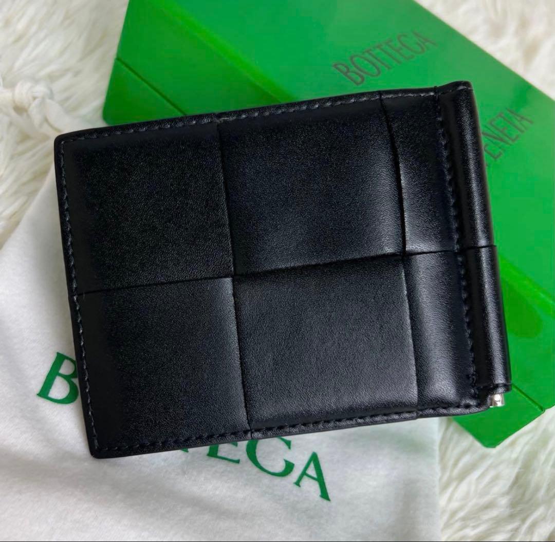 BOTTEGA VENETA ブラックマネークリップ BOTTEGA VENETA（ボッテガ・ヴェネタ） マネークリップ付き 二つ折り