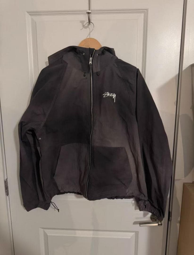 Stussy グレー ナイロンジャケット Stussy グレー フード付きナイロンジャケット - メルカリ