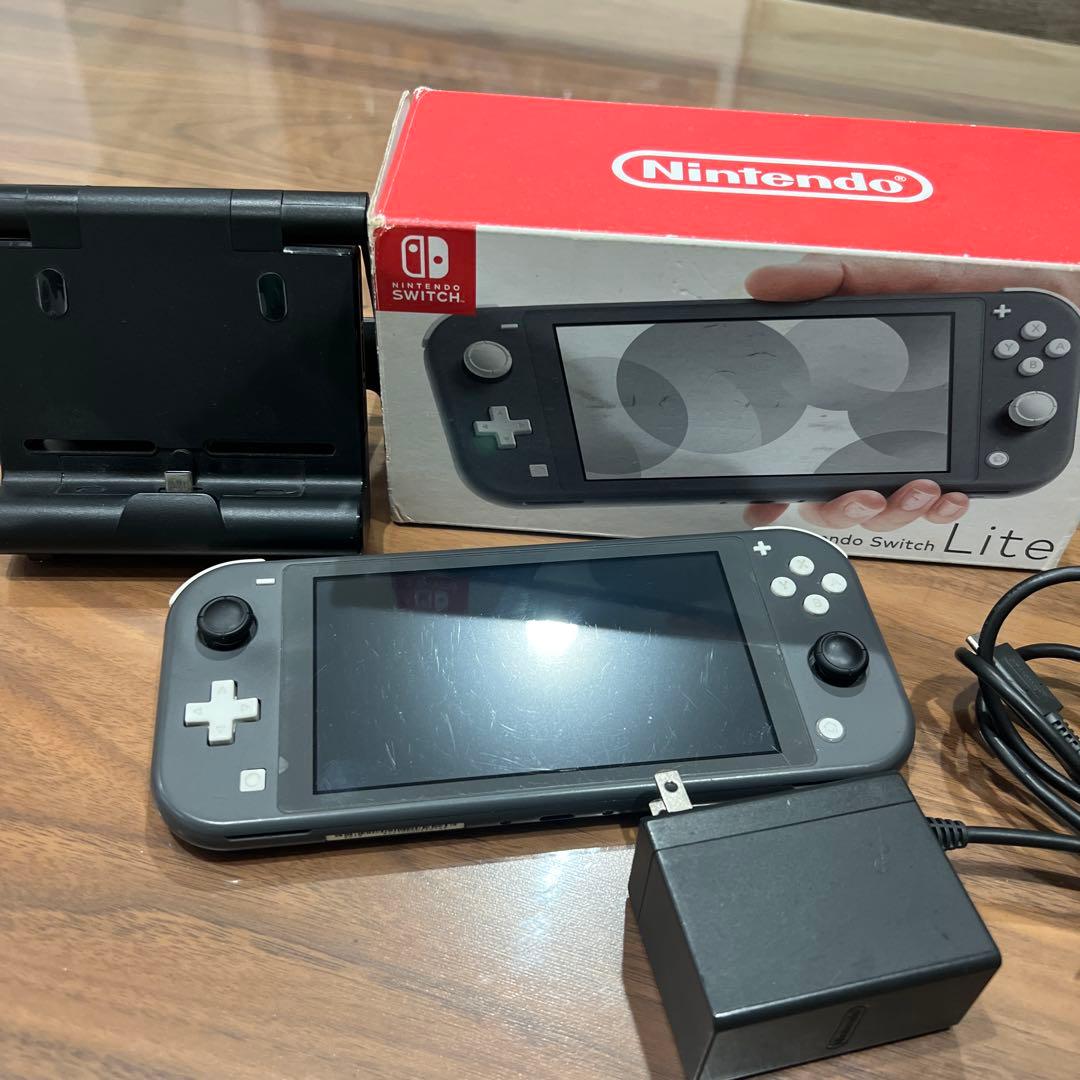 Nintendo Switch Lite グレー 本体　スタンド付 Amazon.com: Nintendo Switch Lite Premium Bundle (Gray) (Renewed