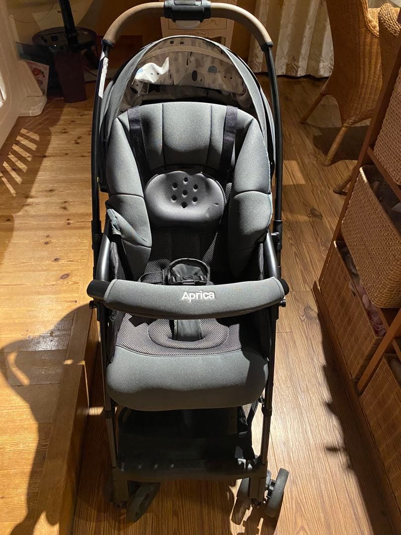 美品Aprica グレー ベビーカー アップリカ（Aprica） ベビーカー 超軽量 ラクーナ エアー AD グレー