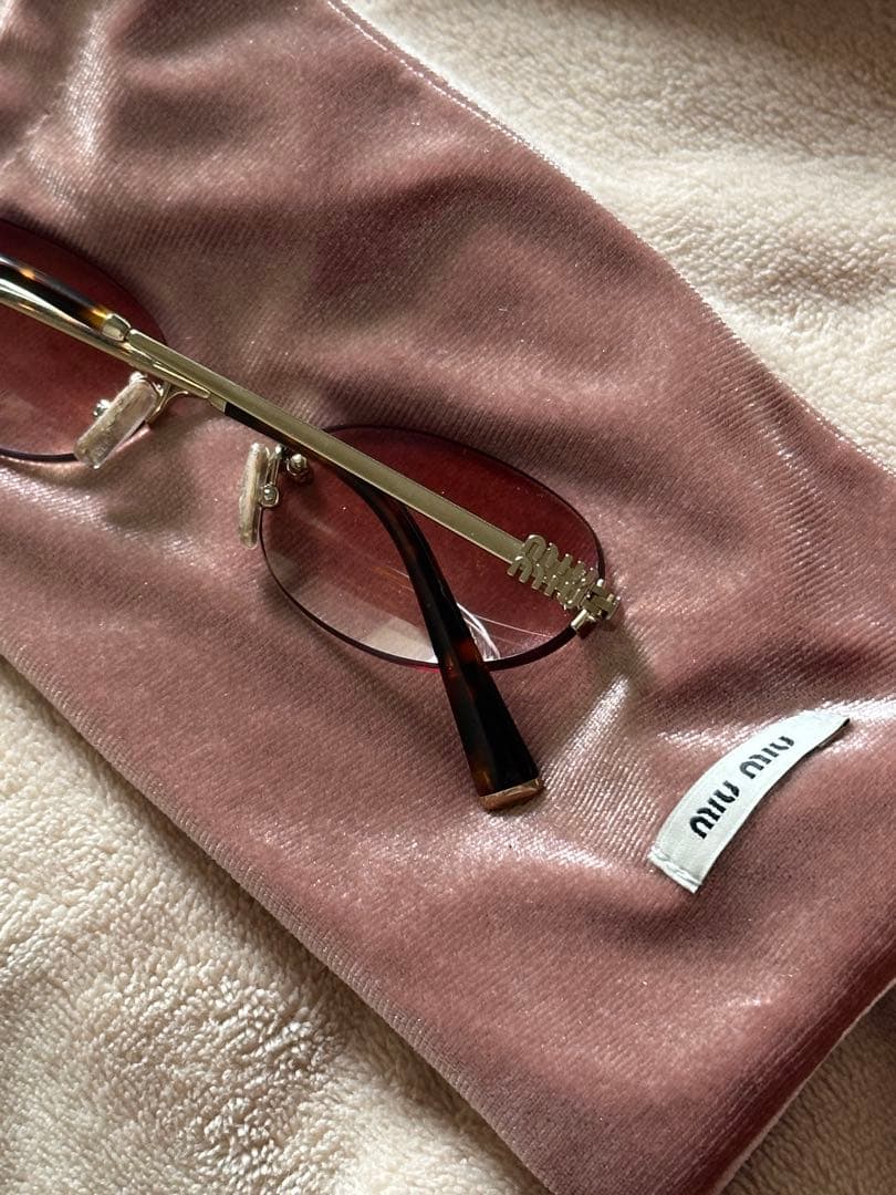 MIU MIU ピンク サングラス 専用ポーチ付き MIU MIU（サングラス/メガネ）のフリマアイテム一覧