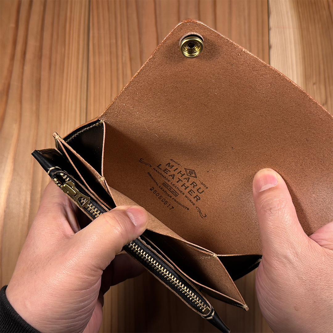 黒*げ様 昭南本ヌメ革 ロングトラッカーウォレット 丘染めブラック茶芯