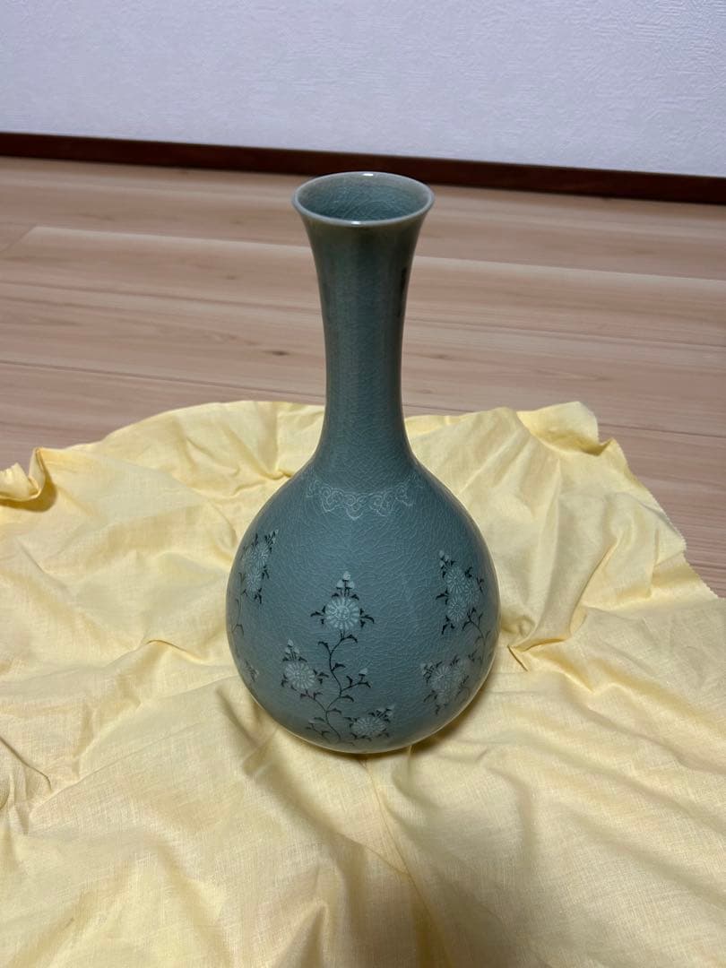 韓国人間文化財 柳海剛 (柳根瀅)作 高麗青磁 花瓶 韓国人間文化財 柳海剛(柳根瀅)「高麗青磁草花文様辰砂象嵌大型梅瓶