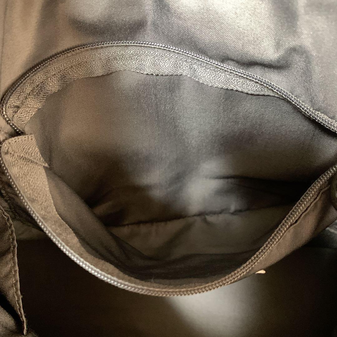 イアパピヨネ 《大容量/撥水》ショルダー付き樹脂パーツトートバッグ ブラック L