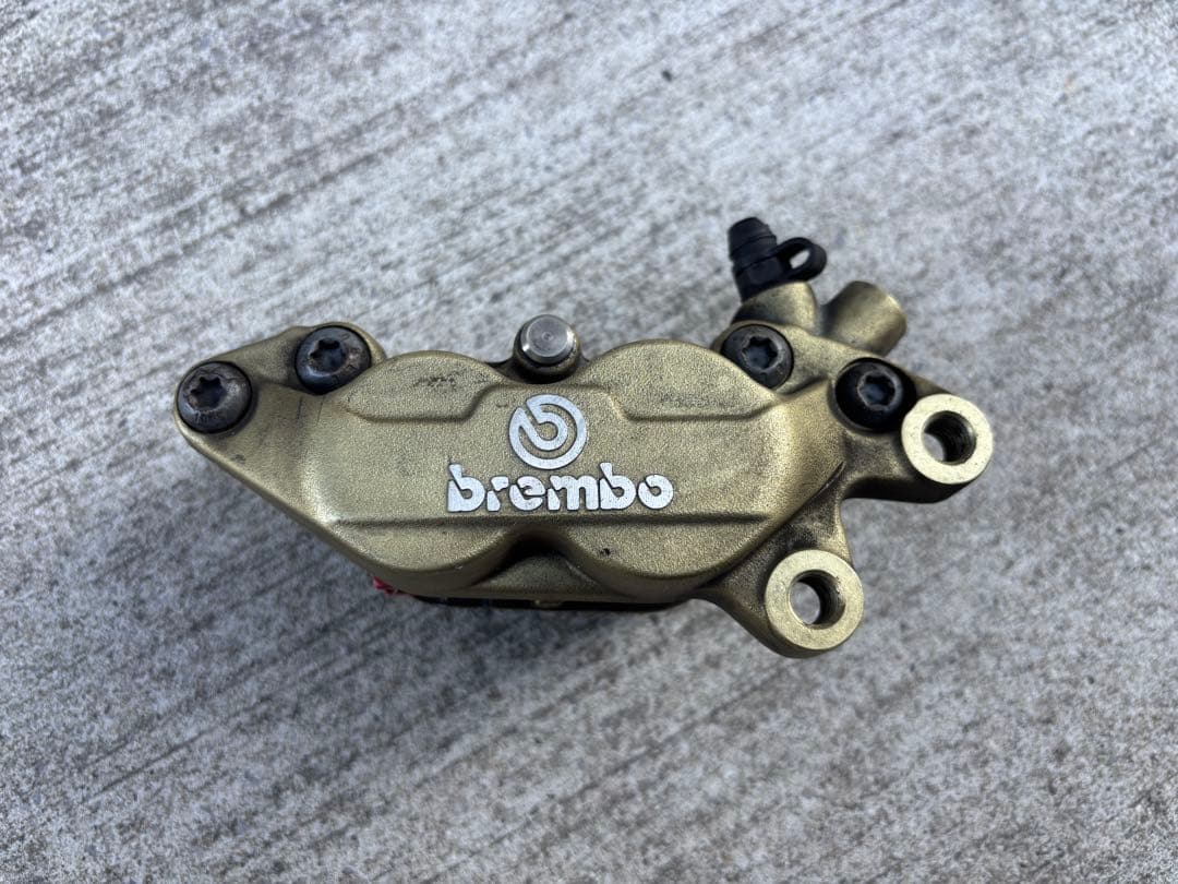 brembo キャスティング4ポッド ブレーキキャリパー　40mm brembo（ブレンボ） 4ポットキャスティングキャリパー 40mmピッチ (左