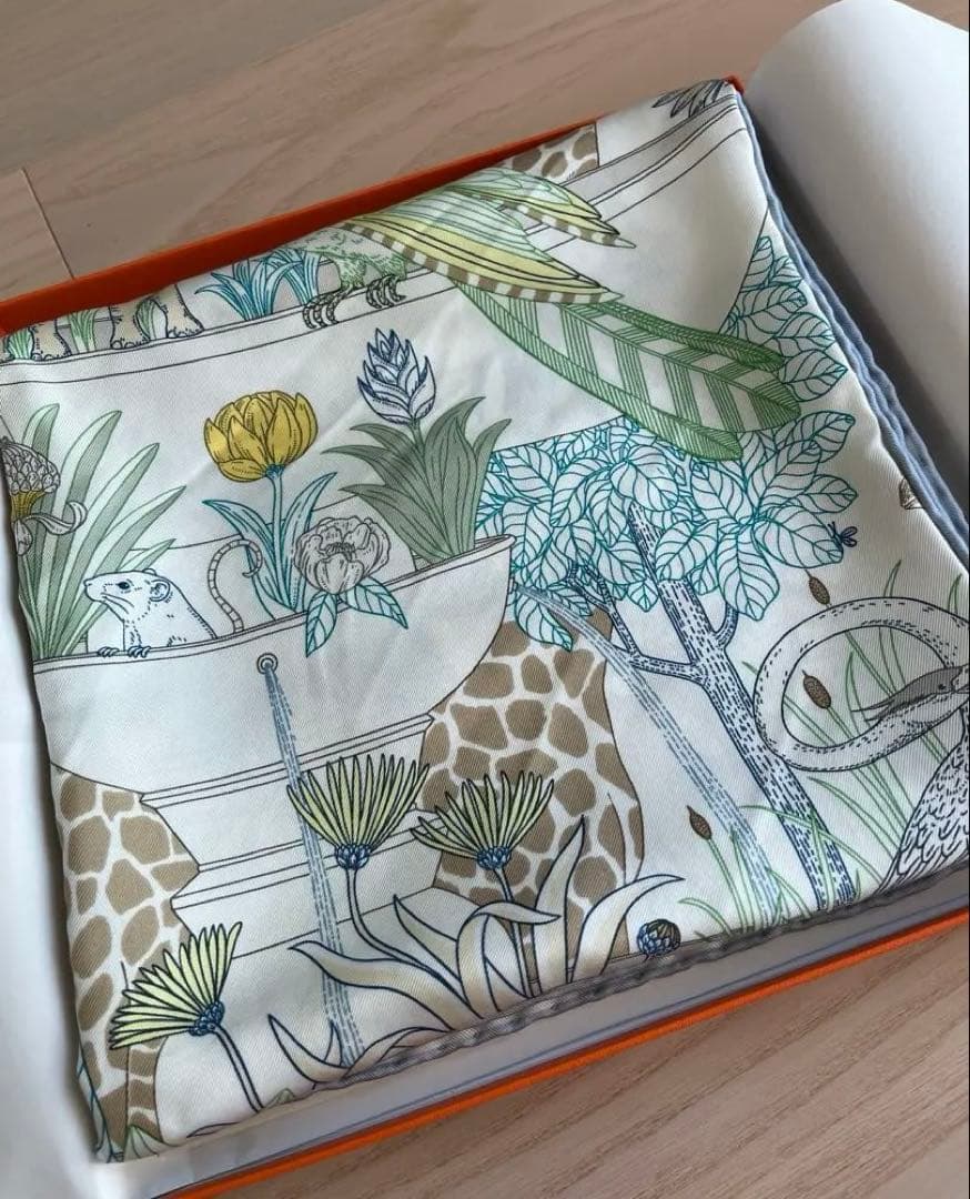 エルメス カレ 90 《プレシャス・パラダイス》