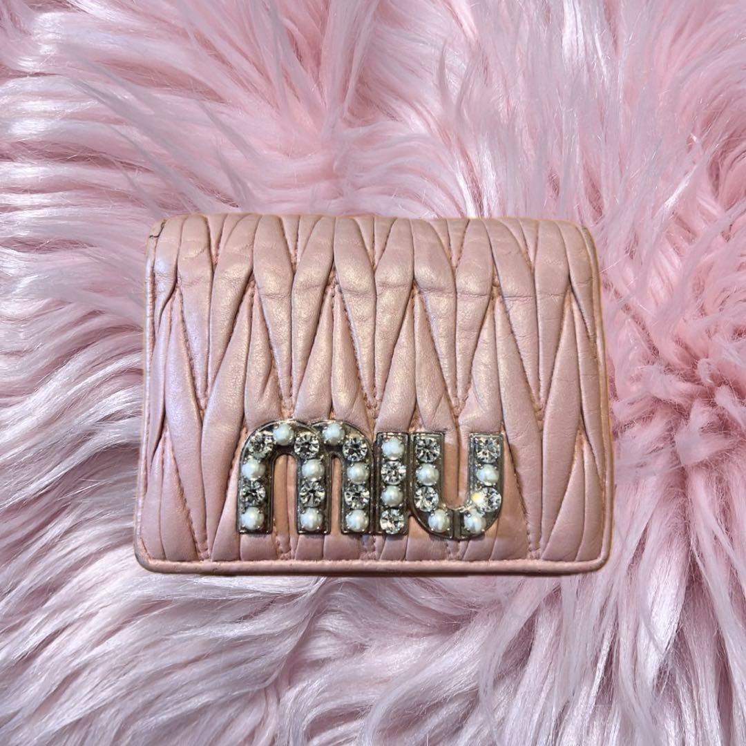 miu miu ミュウミュウ マテラッセ ビジュー パール 二つ折り財布 箱付き miu miu（ミュウミュウ） 二つ折り財布 MATELASSE マテラッセ 5ML024