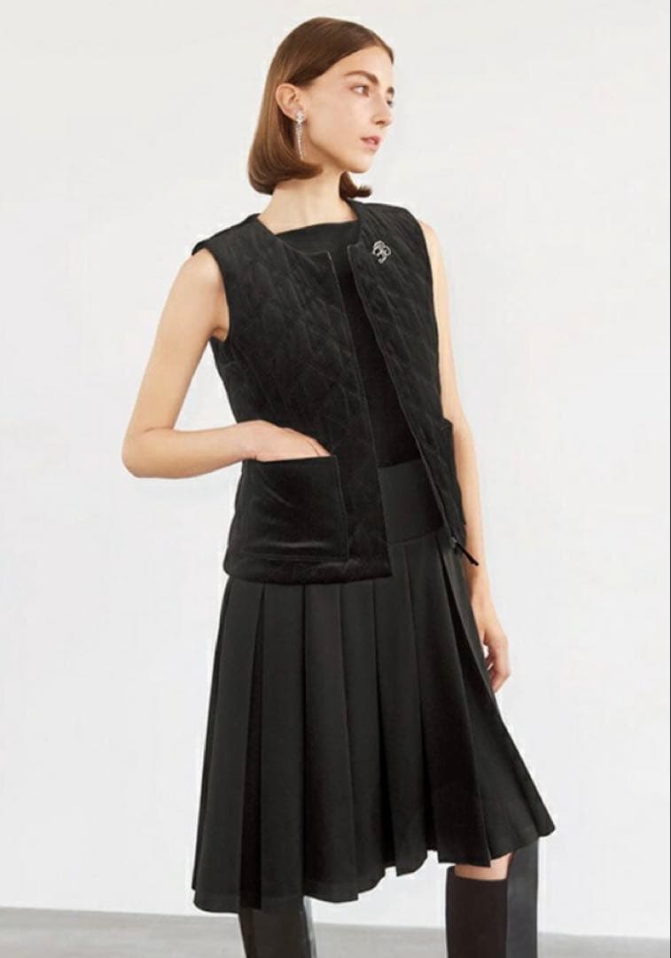 フォクシー ベルベット 中綿 リバーシブル ダウン ベスト Aster フォクシー ベルベット 中綿 リバーシブル ダウン ベスト Aster - メルカリ