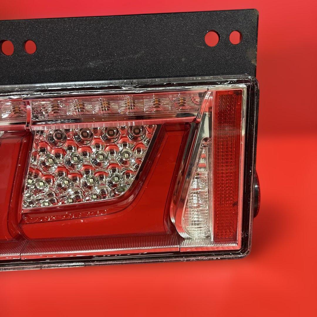 No.39 小糸 トラック用 4t 10t シーケンシャル（運転側）右R - メルカリ