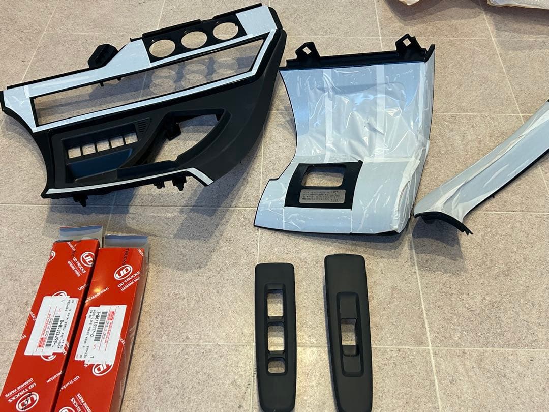 パーフェクトクオン 純正 パネルクオン 内装 内装パネル 11点セット 17クオン H29.5～｜【公式】トラックショップ