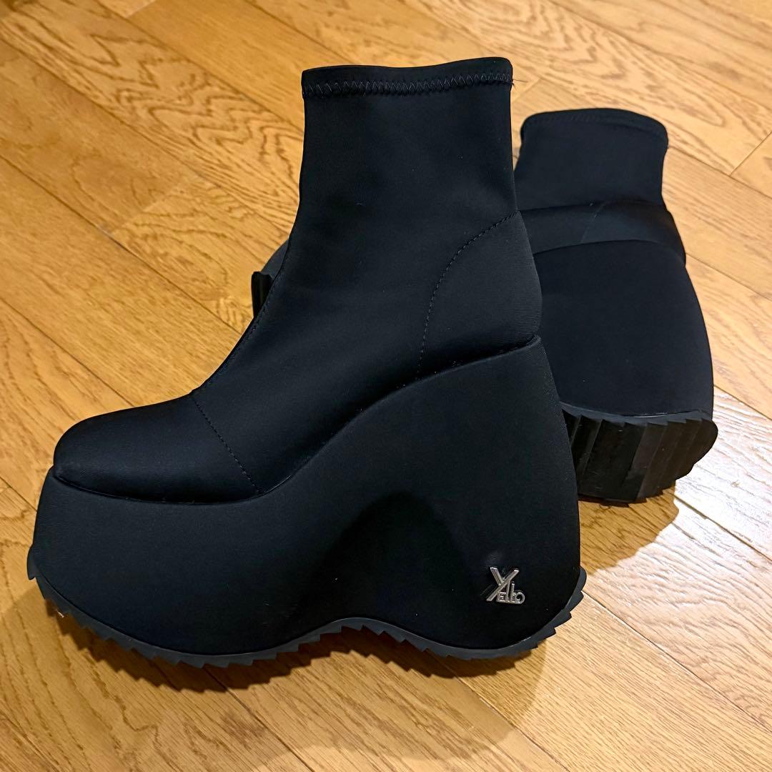 YELLO TOKYO BLACK PLATFORM SHORT BOOTS - メルカリ