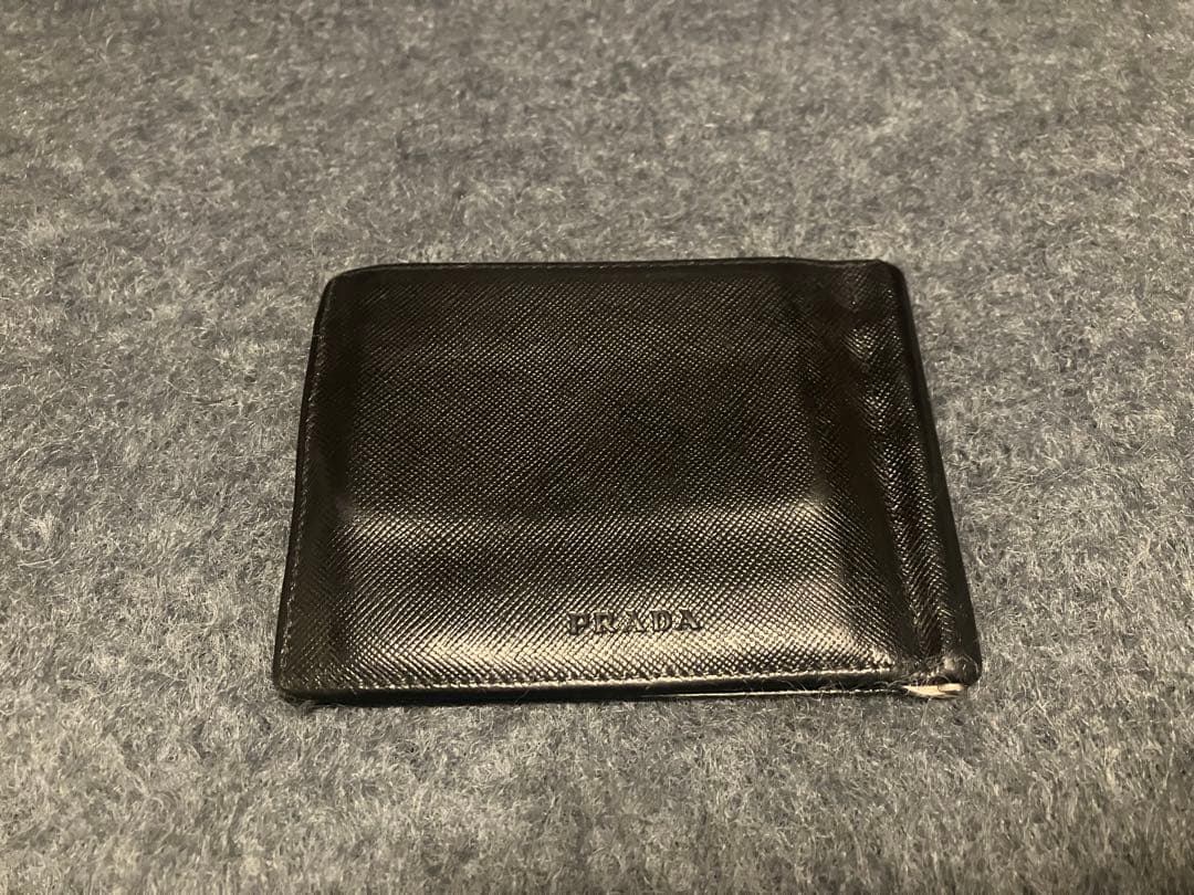 値下げ中！ PRADA マネークリップ レザー made in italy - メルカリ