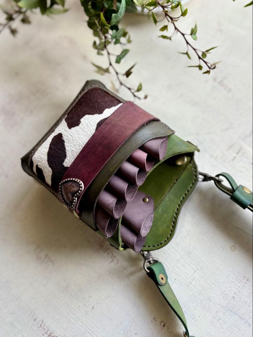 まぴ 手染めダークオリーブ、ハラコカウの大容量シザーケース まぴ様専用 手染めダークオリーブ、ハラコカウの大容量シザーケースの