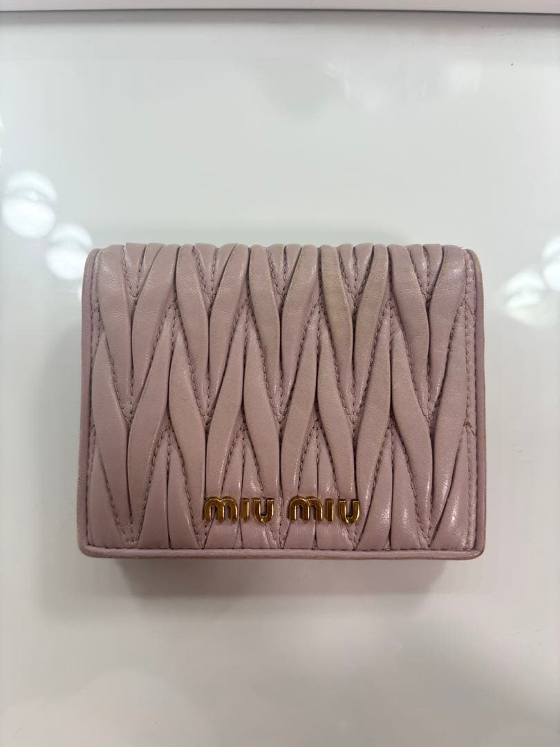 MIUMIU マトラッセ 二つ折り財布 ピンク MATELASSE'MIU マテラッセ 二つ折り財布 レザー ピンク ミュウミュウ