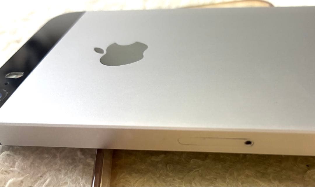 iPhone SE（初代） MP822J/A 32GBスペースグレー+保護ケース - メルカリ