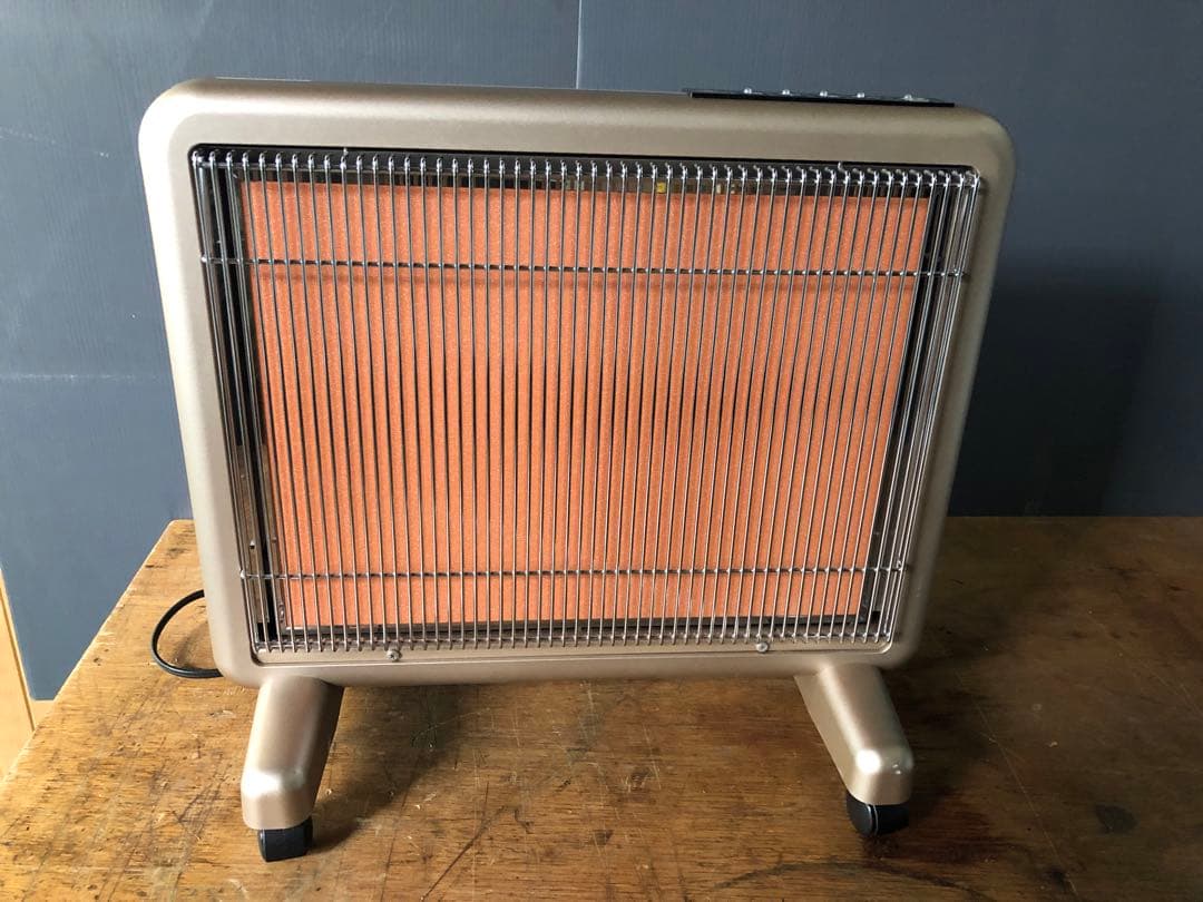 遠赤外線パネルヒーター サンルミエ・エクセラ7（中古品） Amazon | サンルミエシリーズ最上位モデル エクセラ7 (シャンパン