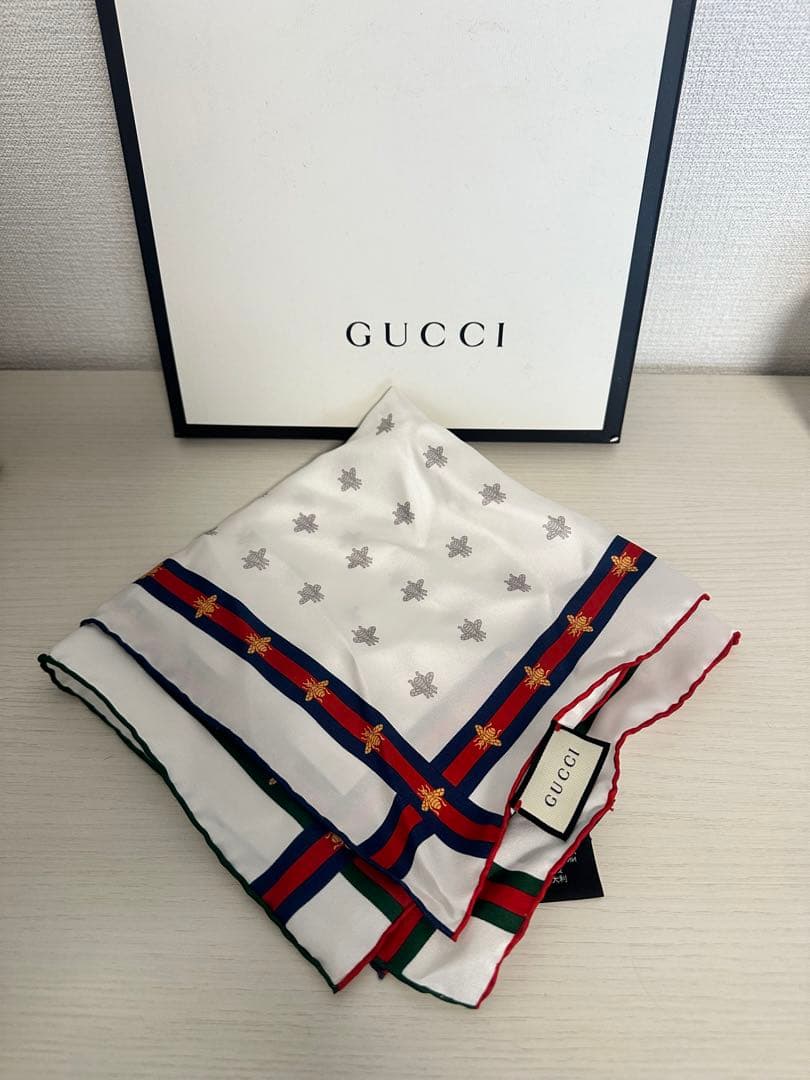 GUCCI ポケットチーフ、シルクスカーフ