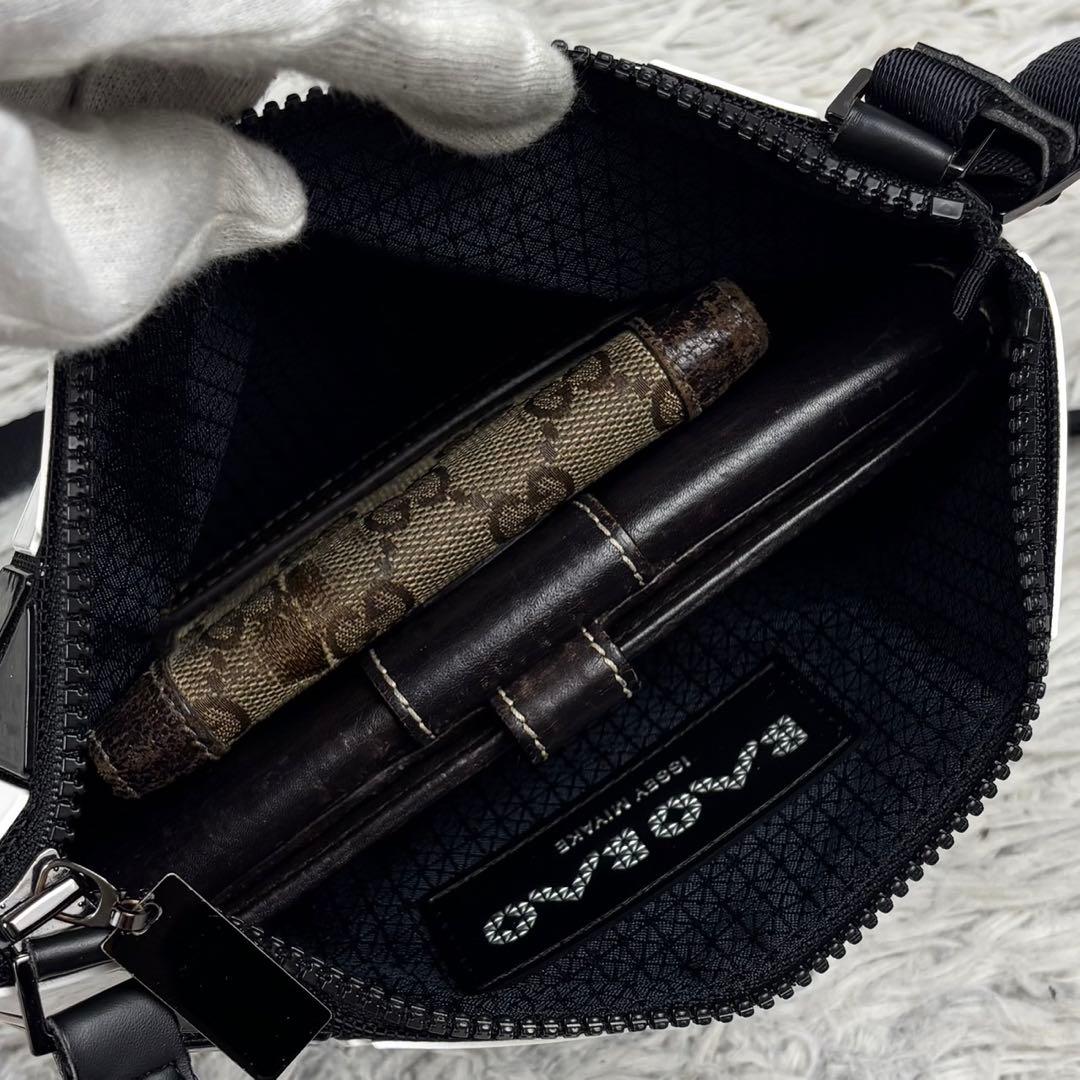 美品 バオバオイッセイミヤケ ショルダーバッグ ファスナー 斜め掛け