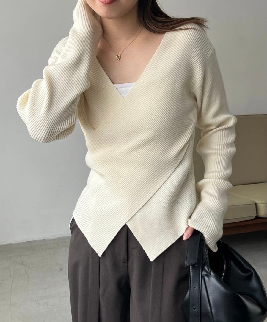 CAPRICIEUX LE'MAGE　クロスVネックニット 新色/ライトベージュ・グレー】クロスVネックニット（ニット/セーター