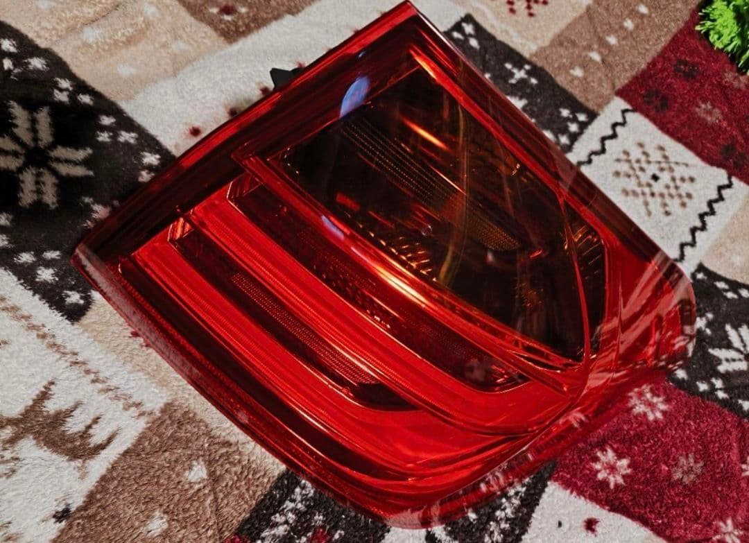 運転席　テールランプ外側　前期　bmw f30 BMW BMW 3シリーズ F30 2013-2015年 流れるウインカー テールランプ