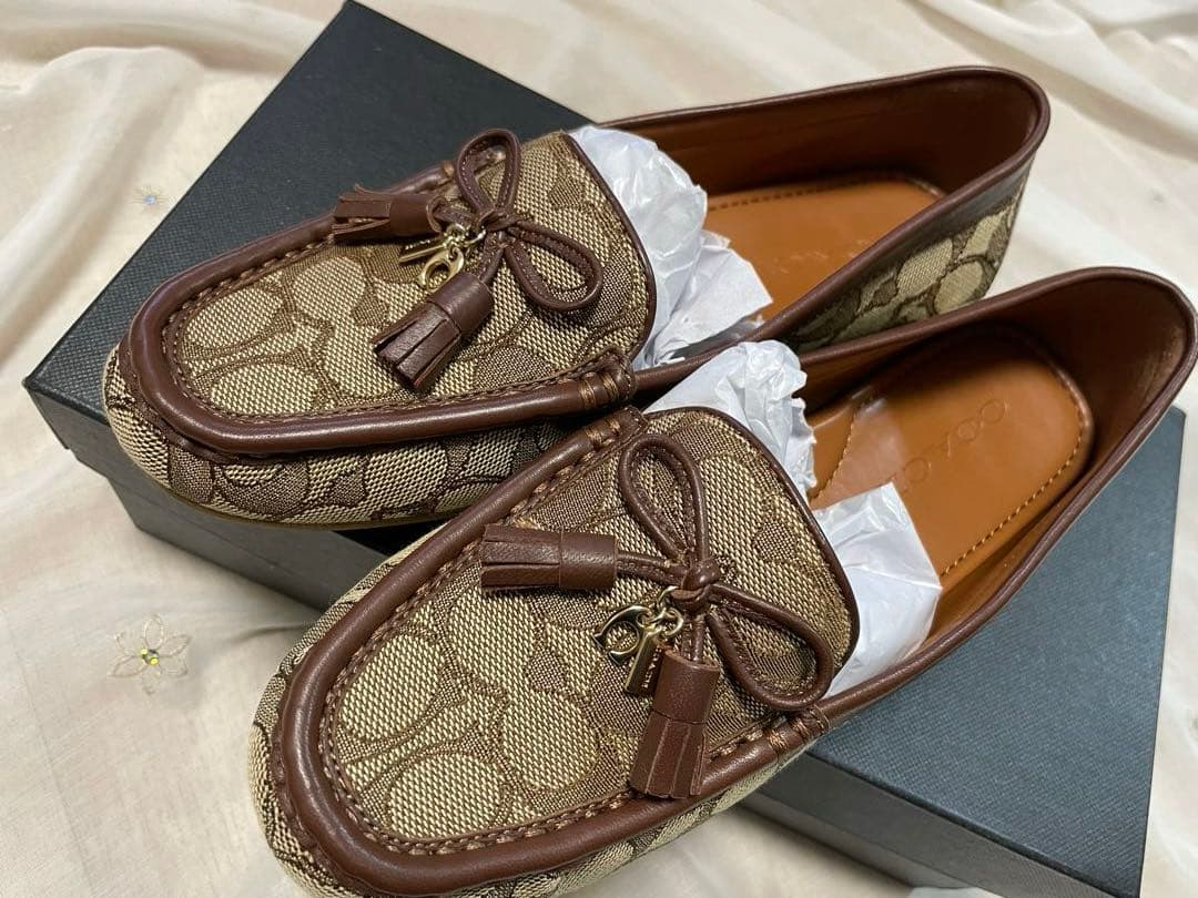 COACH ローファー ドライビングシューズ　リボンタッセルチャーム付き COACH（コーチ） ローファー LEAH QUILTED リア CP758 レディース