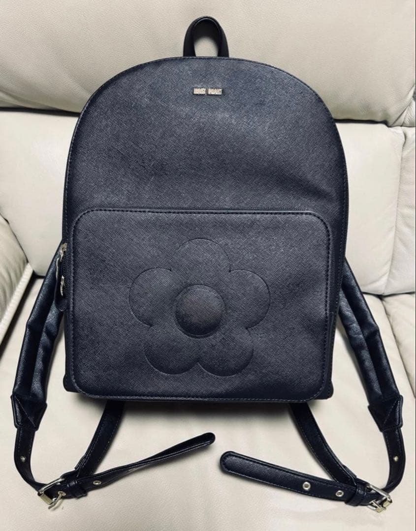 【美品】 マリークワント リュック レザー デイジー 金 黒 お洒落 可愛い 革 美品】 マリークワント リュック レザー デイジー 金 黒 お洒落 可愛い