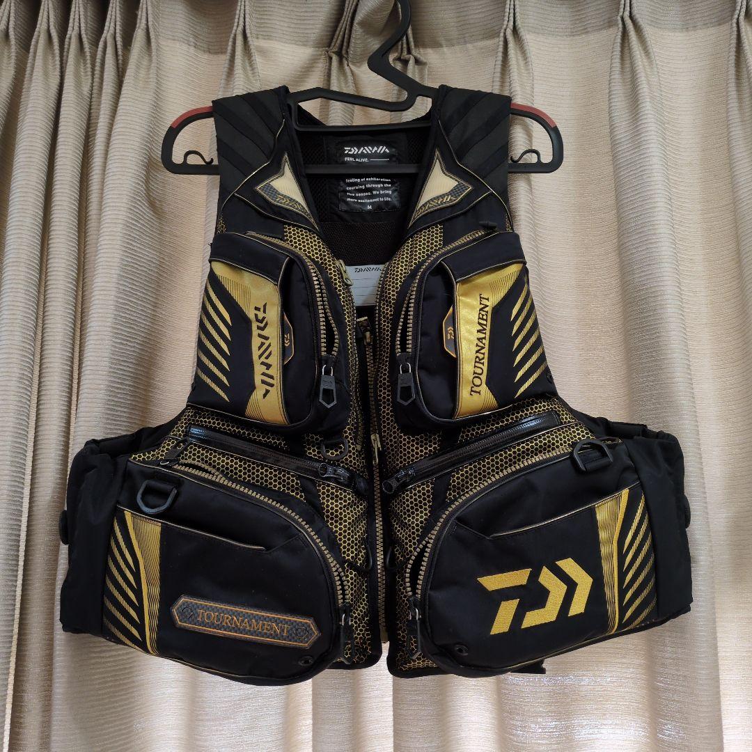 ア*ヤ様 Daiwa Tournament ライフジャケットM 黒/金ダイワ　ト DF-3025T トーナメント バリアテック® サイバーフロート(ライフ