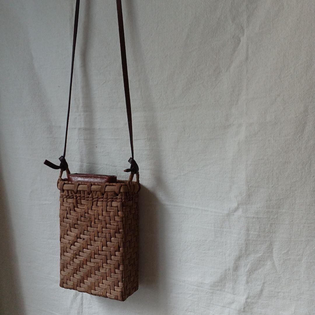 小さい国産山葡萄ショルダーバッグ 山葡萄かごバッグ ショルダーバッグ 網代編み 内布付き ハンドバッグ