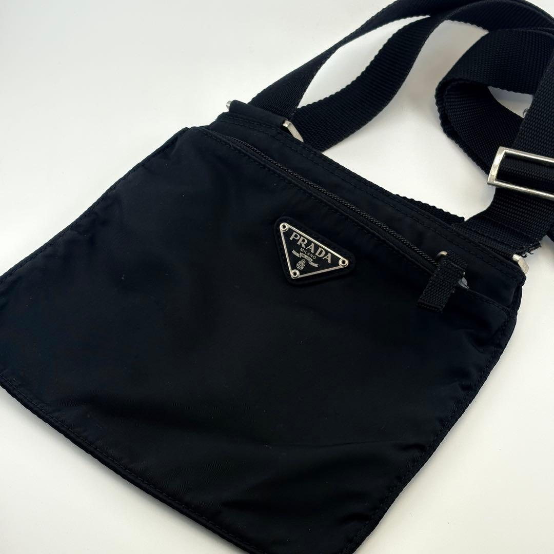 PRADA ナイロン ショルダーバッグ ブラック 三角ロゴ 正規品20x20 PRADA 三角ロゴ金具ナイロンワンショルダーバッグ | Hedy