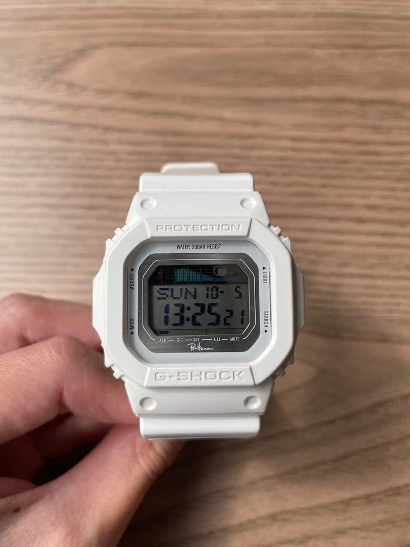 時計 777k なんと6万円【“TiCTAC”創業40周年】最新作はF1カー由来の伝説の黒金