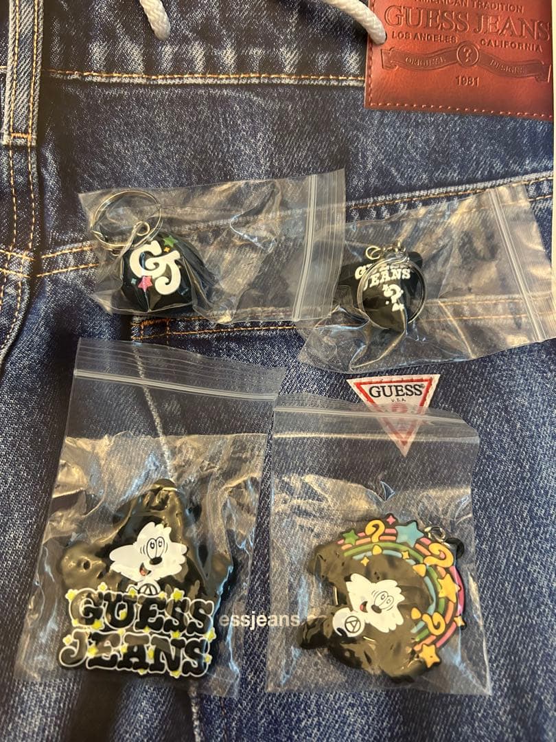 VERDY x GUESS JEANS GIFT SHOP キーホルダーセット VERDY】 GUESS JEANS × VERDY × SECRET BASEによるコラボキーホルダー