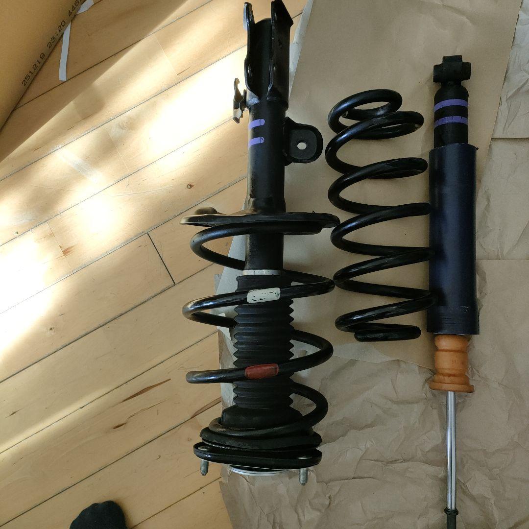 GGH20Wアルヴェル足回り純正微走行3000キロ 送料無料 特価 2 4L 4WD 20系ヴェルファイア 20アルファード 純正