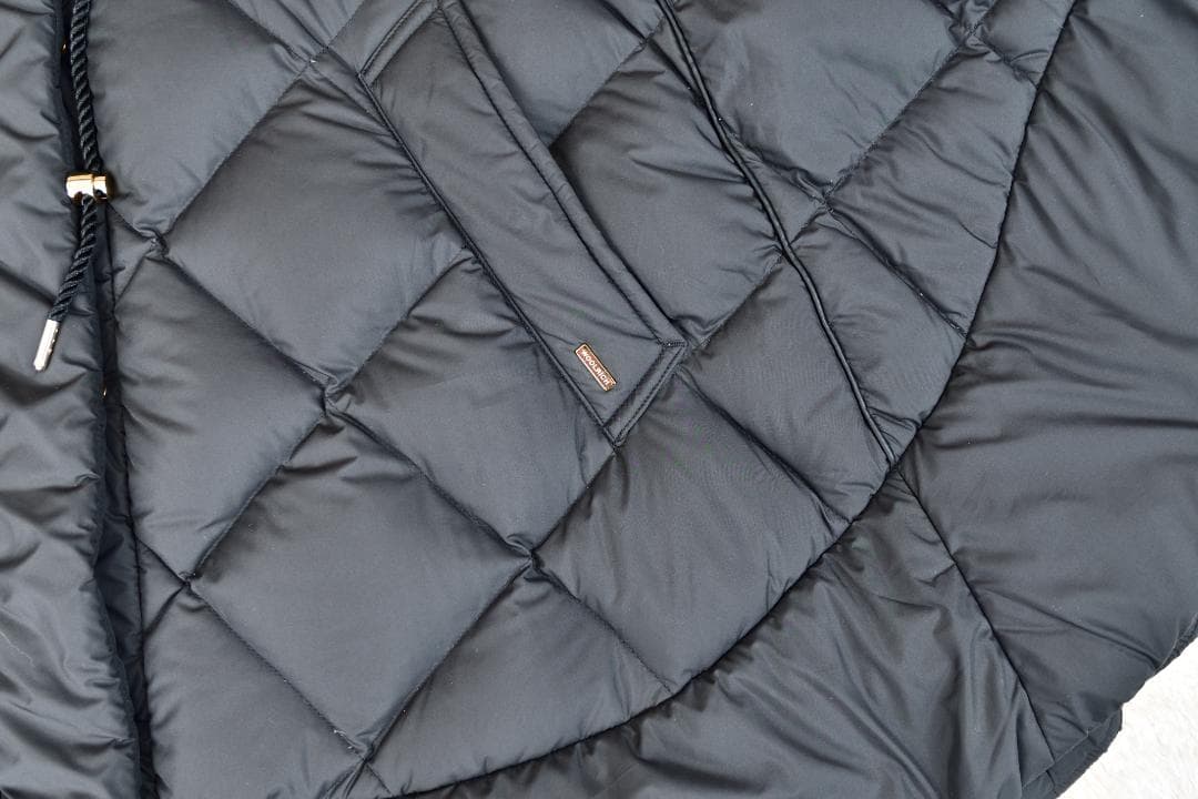 Woolrich エリスケープ ダウンポンチョ ブラック - メルカリ