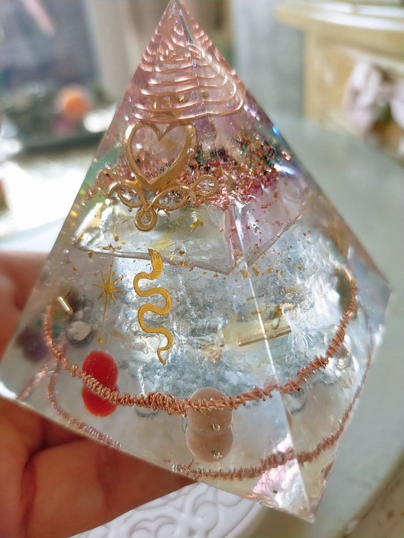 月猫様お取り置き　特殊　オルゴナイト　ピラミッド　メタトロンキューブ　翡翠　宇宙 楽天市場】オルゴナイト パワーストーン 天然石 ピラミッド LED回転台