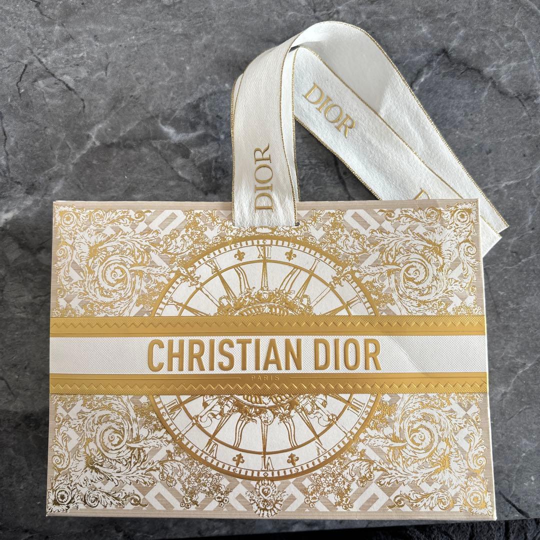 ディオール 2024クリスマスバージョンのショッパー 1枚 - メルカリ