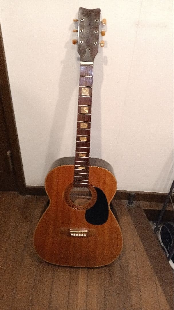 お値下げしました。 カワイ・アコースティックギター F100 ビンテージ激レア物 お値下げしました。 カワイ・アコースティックギター F100 ビンテージ