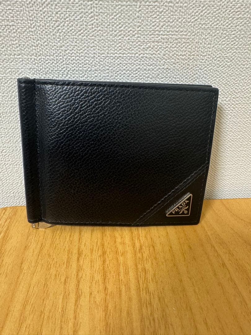 PRADA プラダ マネークリップ 二つ折り財布 ブラック ほぼ未使用 美品 PRADA（プラダ） マネークリップ メンズ ブランド サフィアーノ NERO