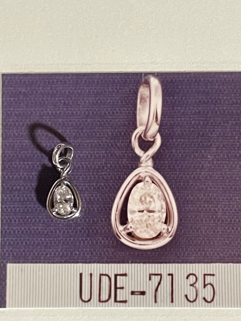 ダイヤ　UDE-7135 ペアシェイプ シルバーチャーム PT950 トランク ペアシェイプ ベゼル ネックレス 0.5ct｜婚約