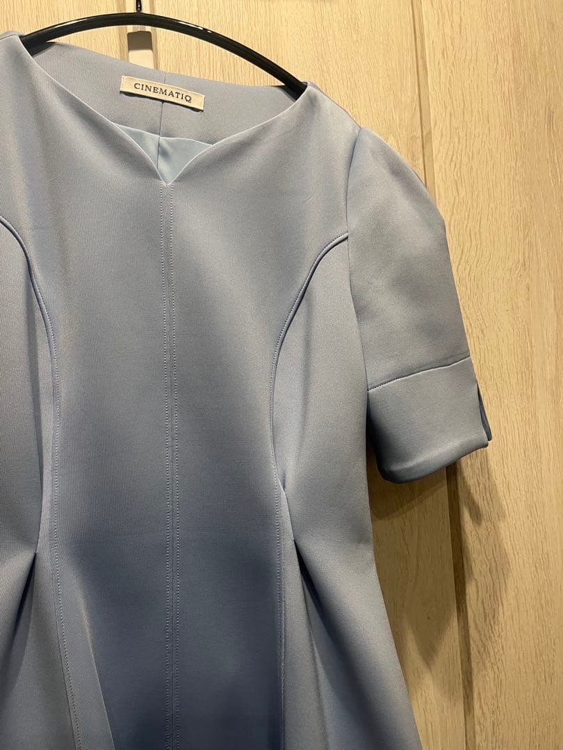 CINEMATIQ ストレッチハートネックワンピ - M / ライトブルー - メルカリ