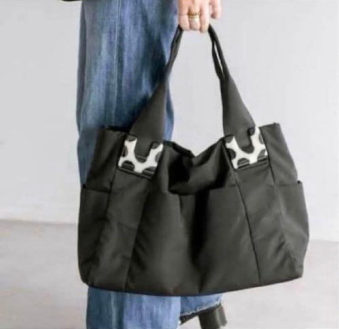 イアパピヨネ ショルダー付き 樹脂パーツトートバッグ ダルメシアン柄 M 黒 イアパピヨネ ショルダー付き樹脂パーツトートバッグ ダルメシアン柄