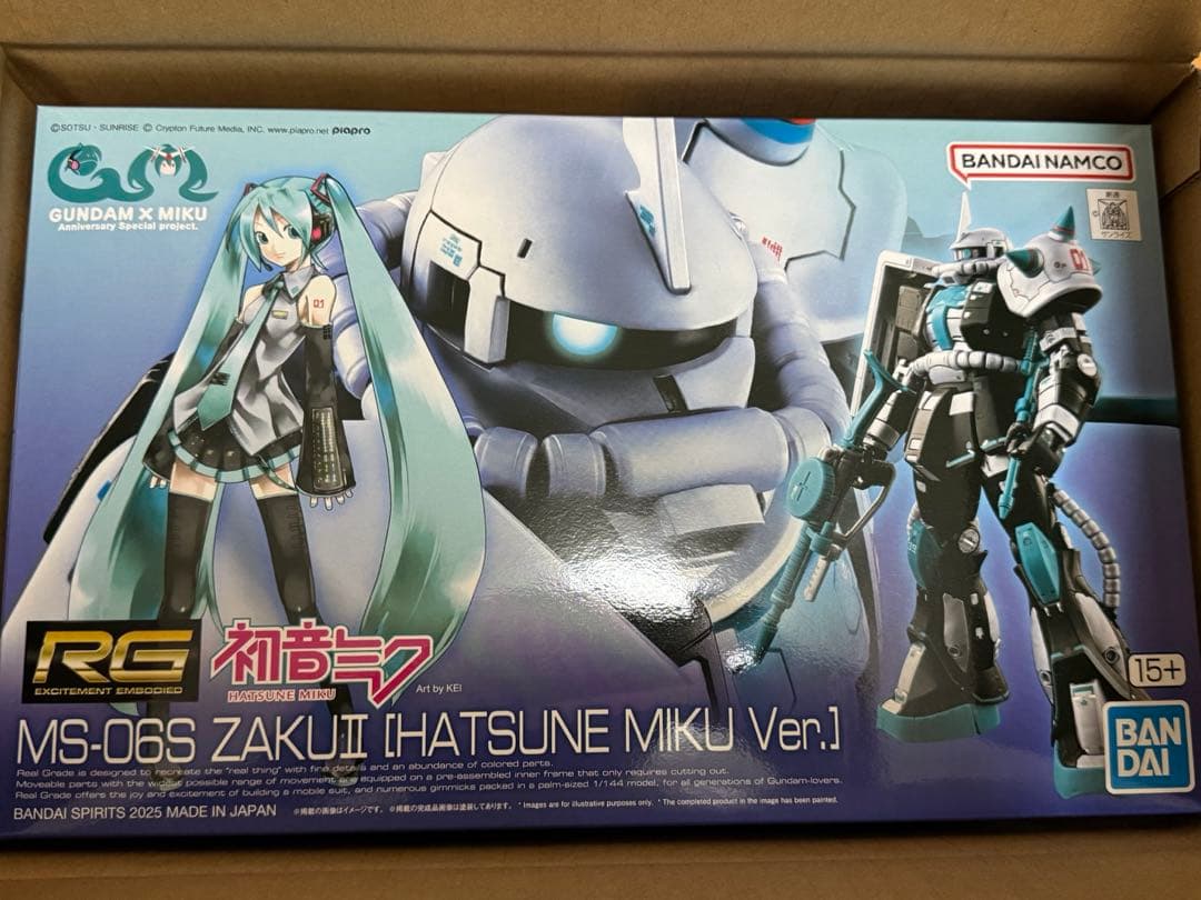 RG 1/144 MS-06S ザクII [初音ミクVer.] Amazon | RG 1/144 MS-06S ザクII [初音ミクVer.] 色分け済み