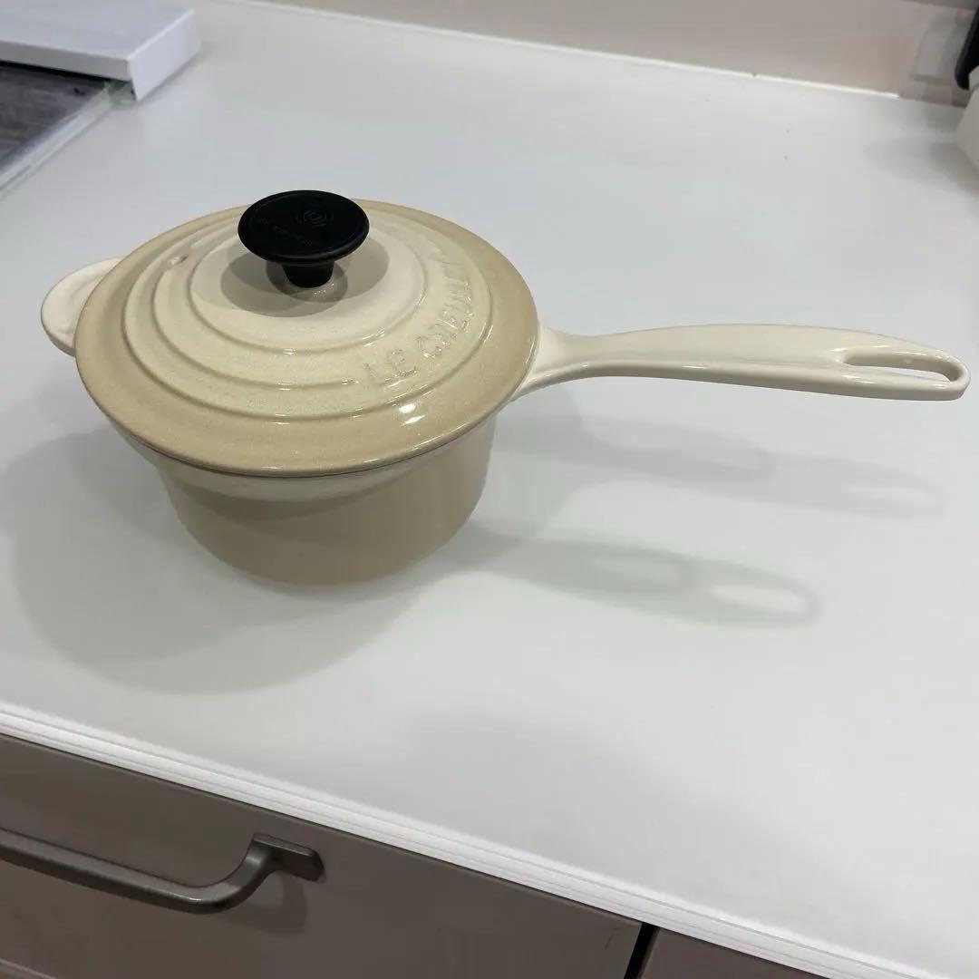 ル・クルーゼ ベージュ 鋳鉄 片手鍋 楽天市場】ル・クルーゼ 公式 ｜ シグニチャー ビュッフェ