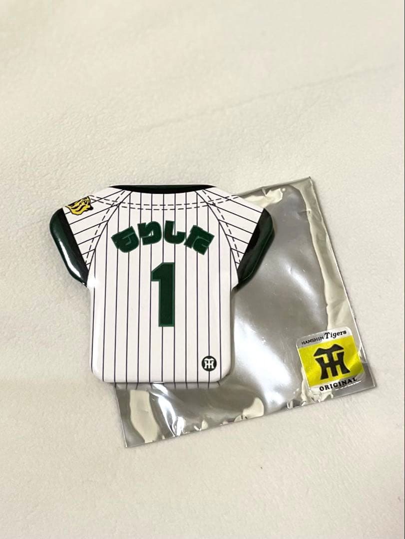 阪神タイガース 森下翔太 ユニフォーム型 缶バッジ - メルカリ